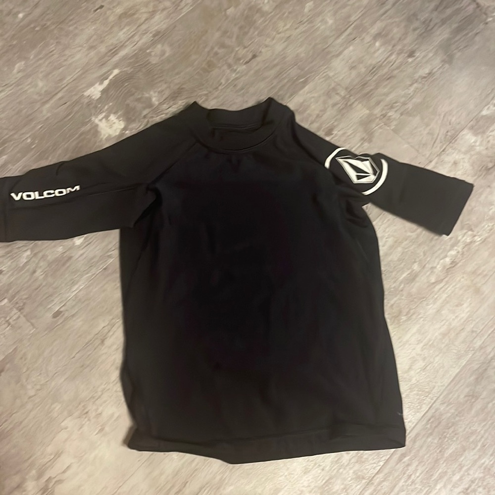 Volcom Short Sleeve Rash Guard Boys Size 5
